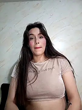 Snapshot of eriika_deep_ chatting on April 19, 3:28 am eriika deep online show from April 19, 3:28 am