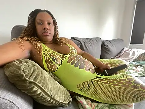 LavenderBuxton online show from February 17, 11:44 am