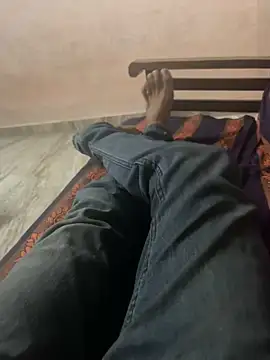 Snapshot of Indiancockmilk chatting on December 25, 12:47 pm Indiancockmilk online show from December 25, 12:47 pm