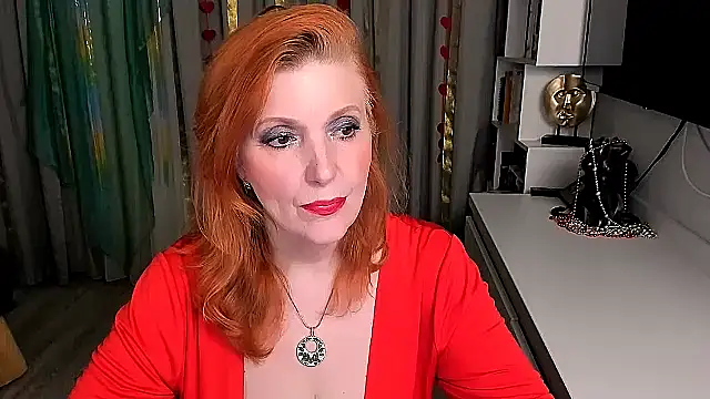 Snapshot of Fire-Fox-One chatting on February 6, 10:13 pm Fire-Fox-One online show from February 6, 10:13 pm