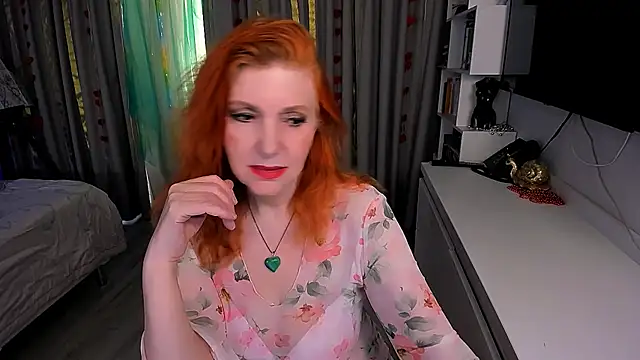 Snapshot of Fire-Fox-One chatting on April 3, 3:59 am Fire-Fox-One online show from April 3, 3:59 am