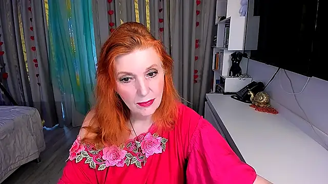 Snapshot of Fire-Fox-One chatting on April 4, 5:06 am Fire-Fox-One online show from April 4, 5:06 am