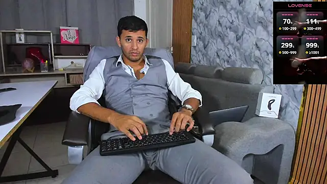 Hideintheoffice online show from February 3, 6:40 am