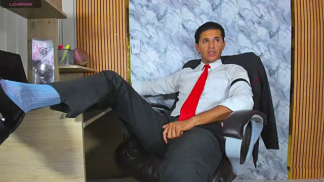 Hideintheoffice online show from June 25, 3:39 am