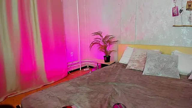 Cheryl  Brown online show from February 13, 4:43 am