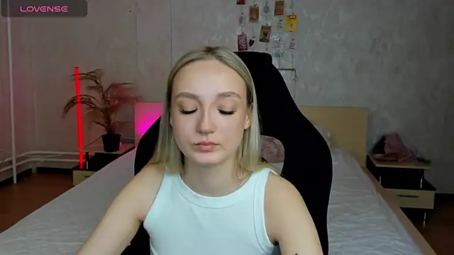 Cheryl  Brown online show from March 11, 1:05 am