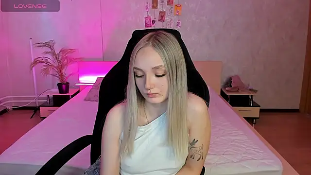 Cheryl  Brown online show from March 14, 1:48 am