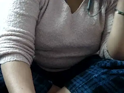 Housewife12 online show from January 18, 6:43 pm