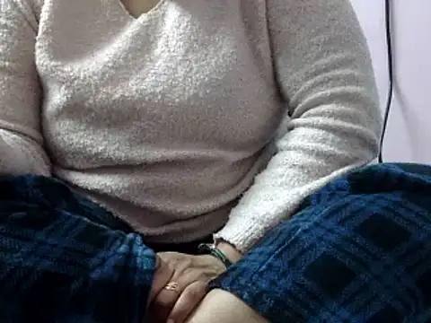 Housewife12 online show from January 19, 6:00 pm