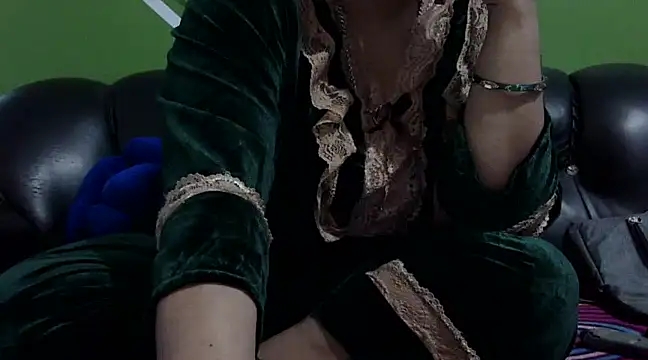 Housewife12 online show from February 8, 7:37 am