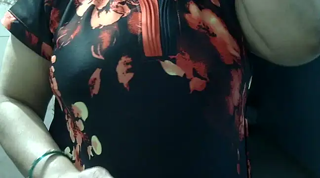 Housewife12 online show from February 15, 7:50 pm