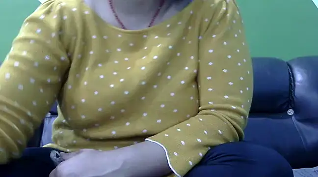 Housewife12 online show from February 19, 1:50 pm