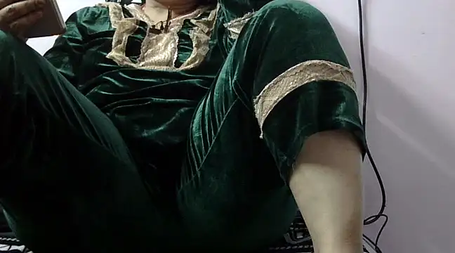 Housewife12 online show from February 28, 12:20 pm