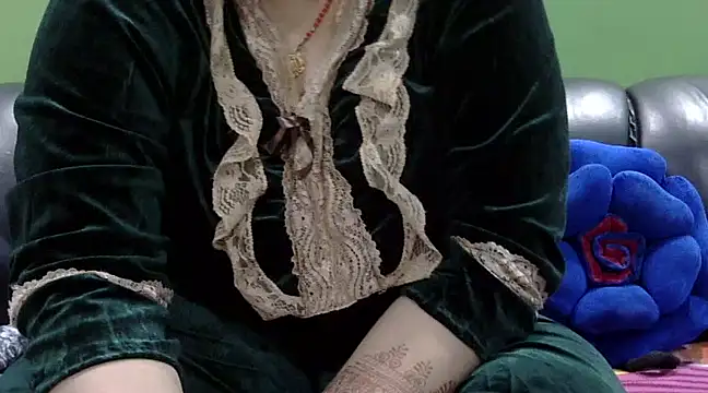 Housewife12 online show from February 28, 8:28 pm