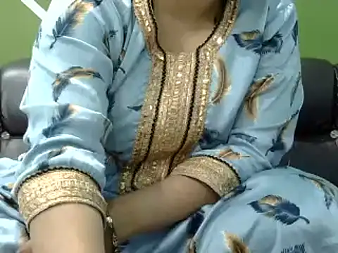 Housewife12 online show from March 7, 4:11 pm