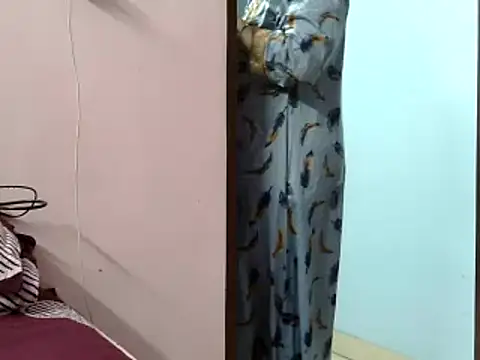 Housewife12 online show from March 7, 7:16 pm