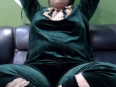 Housewife12 online show from March 13, 5:18 pm