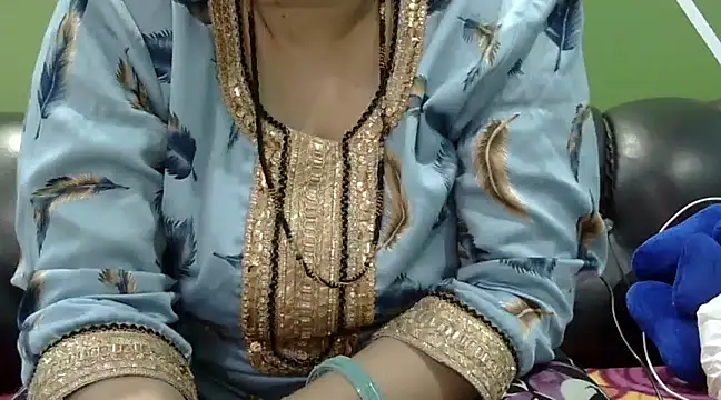 Housewife12 online show from March 22, 6:25 pm