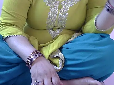 Housewife12 online show from November 13, 7:07 am