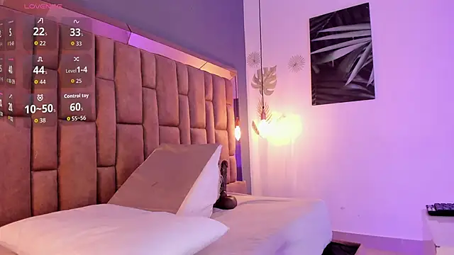 victoriaroyce1 online show from September 24, 12:41 pm