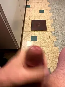 Snapshot of mikiss789 chatting on January 11, 6:18 am mikiss789 online show from January 11, 6:18 am