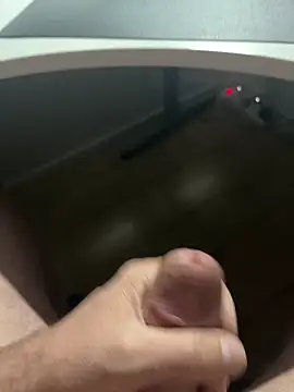 Snapshot of mikiss789 chatting on February 10, 3:54 am mikiss789 online show from February 10, 3:54 am