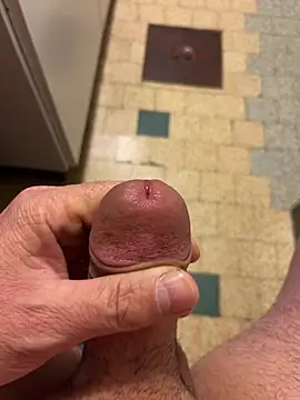 Snapshot of mikiss789 chatting on February 15, 5:15 am mikiss789 online show from February 15, 5:15 am