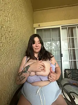 Snapshot of MadelynnMoon chatting on April 22, 6:53 pm MadelynnMoon online show from April 22, 6:53 pm