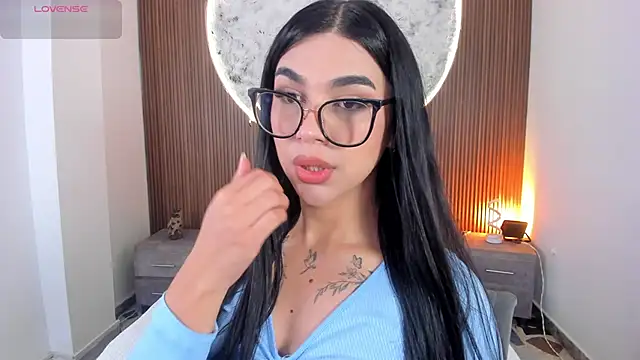 RoseCassie online show from February 7, 1:59 pm