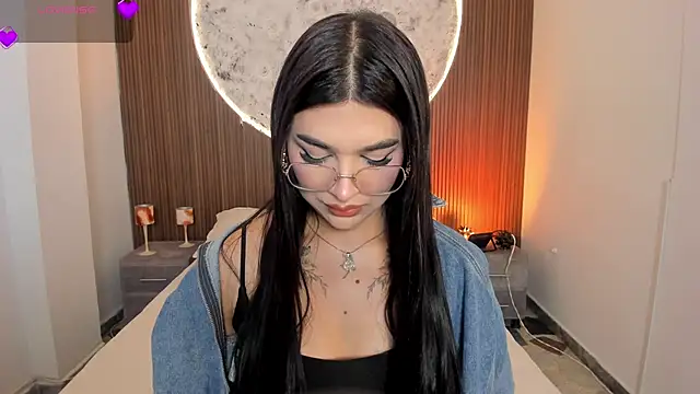 RoseCassie online show from March 11, 1:39 pm