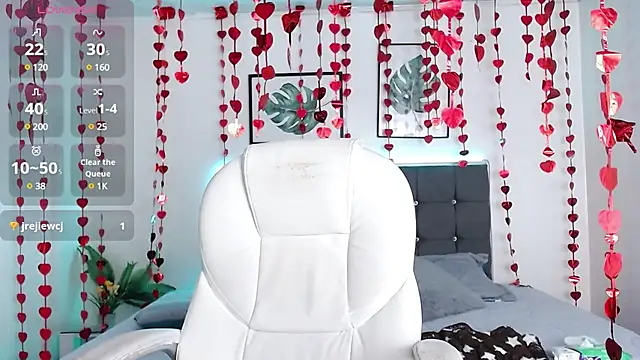 mia collens online show from February 12, 2:24 am