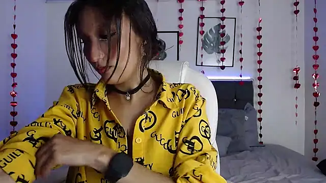 mia collens online show from March 8, 3:39 am