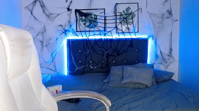 mia collens online show from October 29, 3:31 am