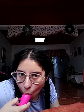 Snapshot of valentina568 chatting on October 12, 6:18 pm valentina568 online show from October 12, 6:18 pm