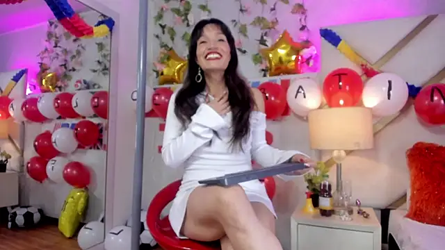 Snapshot of AmyRox_ chatting on July 17, 12:23 pm AmyRox online show from July 17, 12:23 pm