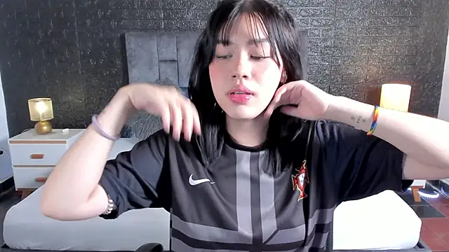 Lily Woodz online show from March 18, 6:37 pm