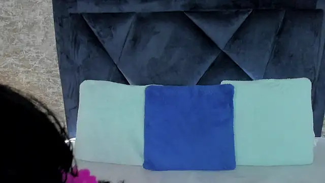 Lily Woodz online show from September 27, 8:25 pm