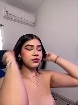 Lily Woodz online show from February 14, 7:10 pm