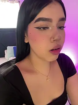 Lily Woodz online show from April 17, 7:39 pm