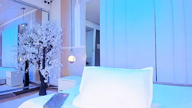 Snapshot of salomebenz chatting on July 9, 9:19 pm salomebenz online show from July 9, 9:19 pm