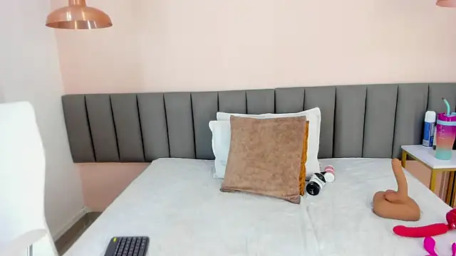 celeste smmith  online show from February 23, 3:45 am