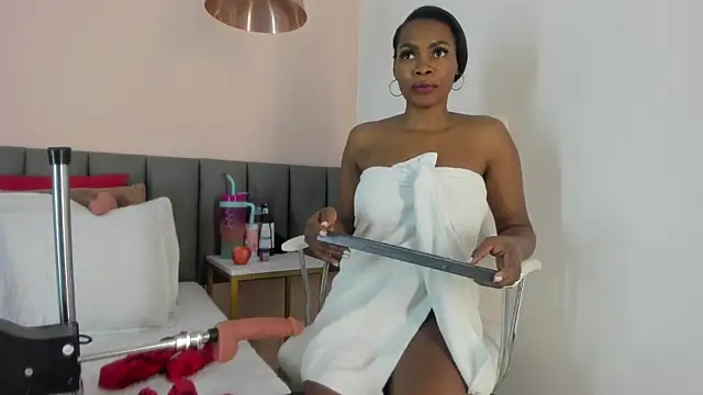 celeste smmith  online show from February 25, 3:31 am