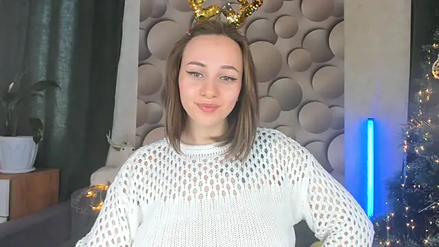 Snapshot of Cute_smile_sharon chatting on December 23, 5:17 am Cute smile sharon online show from December 23, 5:17 am