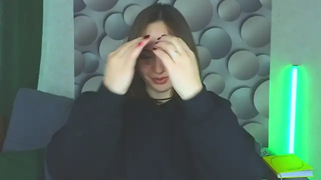 Snapshot of Cute_smile_sharon chatting on February 13, 4:43 am Cute smile sharon online show from February 13, 4:43 am