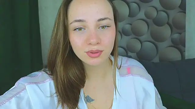 Snapshot of Cute_smile_sharon chatting on September 13, 4:01 am Cute smile sharon online show from September 13, 4:01 am