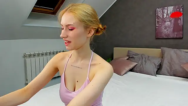 Mollly Rouge online show from March 7, 12:15 am