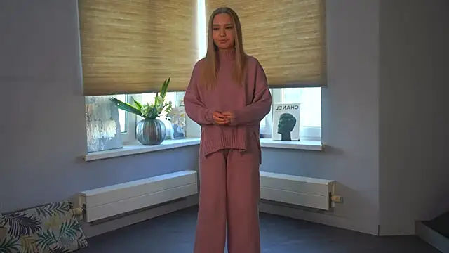 Snapshot of HildColden chatting on December 24, 6:55 am HildColden online show from December 24, 6:55 am