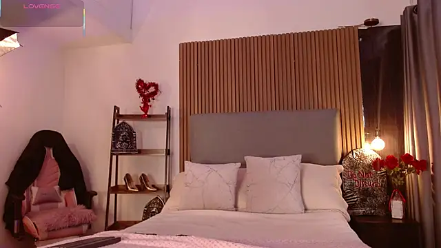 Snapshot of Sienna_Blake_ chatting on October 14, 8:31 pm Sienna Blake online show from October 14, 8:31 pm