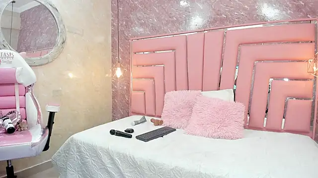 Snapshot of SEXY_HOTTIE__ chatting on January 26, 3:47 pm SEXY HOTTIE online show from January 26, 3:47 pm