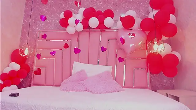 Snapshot of SEXY_HOTTIE__ chatting on February 24, 12:37 pm SEXY HOTTIE online show from February 24, 12:37 pm